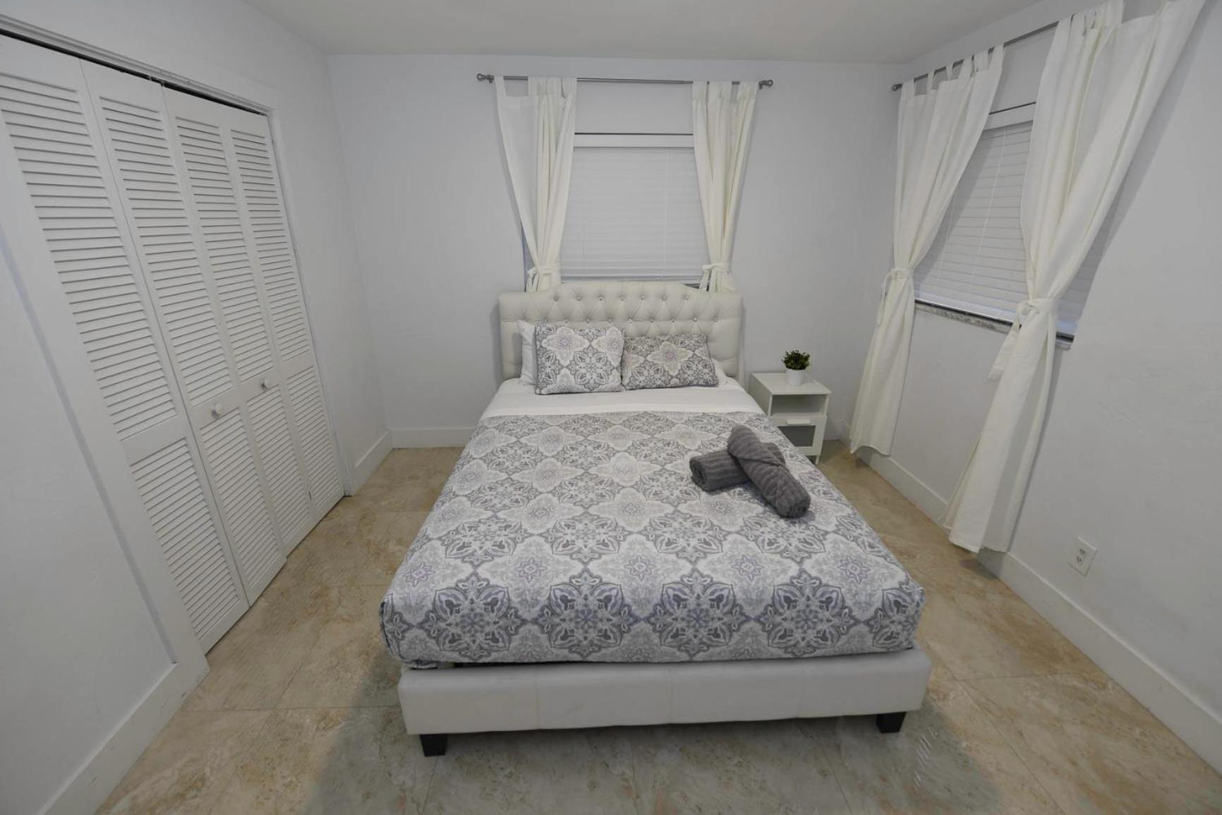 N61 Apartment Hollywood Exterior photo