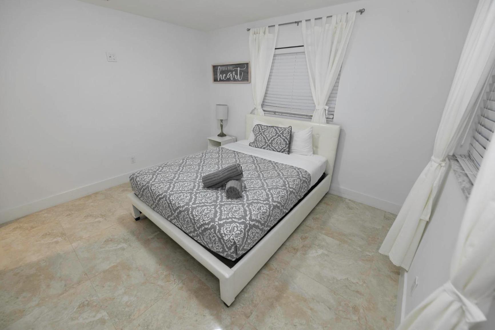 N61 Apartment Hollywood Exterior photo